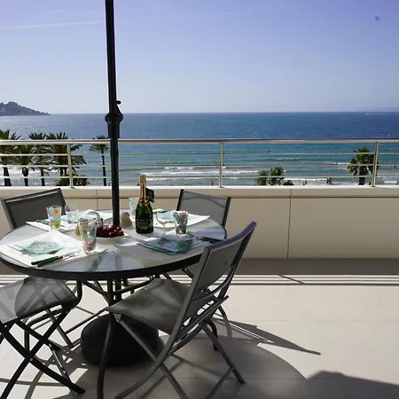 Frente Al Mar Con Amplia Terraza Y Vistas A La Bahia