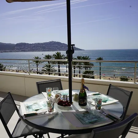 Apartamento Frente Al Mar Con Una Amplia Terraza Y Vistas A La Bahia * Roses